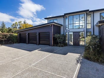 Luxury Residence with 14 Car Garaging