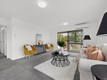 Spacious, Sun-Filled Retreat in West Harbour!