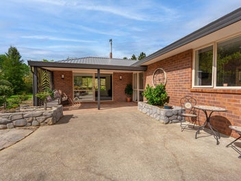 Two Minutes to Town = Your Lifestyle Dream