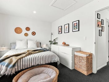 Corner-Site Charm, Courtyard Living & City-Fringe