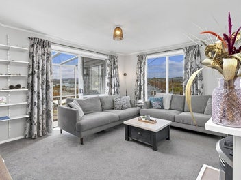 Sunrises, Solar, Views & Flexible Living!