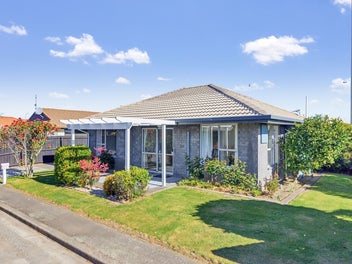 Single-Level Living with Garden Flow