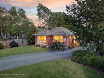 Top Marks for Location, Vendor Says Sell!