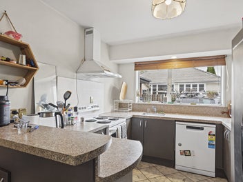 Four Bedrooms, Plenty of Parking & Prime Position