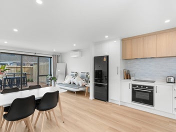 Affordable Freehold Living in Cashmere High Zone!