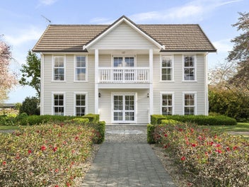 Hamptons Inspired Romance in Cambridge!