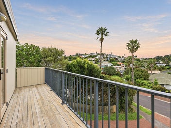 Sun, Space & Sweeping Arkles Bay Views