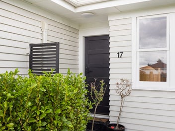 CLASSIC WEATHERBOARD HOME PLUS STUDIO