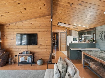 Fresh, Central & Spacious