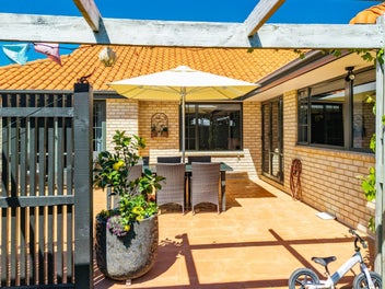 Fresh Look, Fabulous Family Home And Location