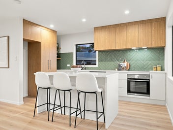 MODERN, SINGLE LEVEL & MOVE-IN-READY!