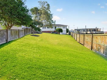 Solid Bones, Huge Land, Superb Location! 776sqm!