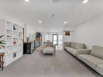 AFFORDABLE BUYING IN NEW LYNN & MOTIVATED VENDORS