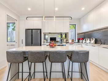 Stylish 5 Bedroom Home. Perfect for Large Families