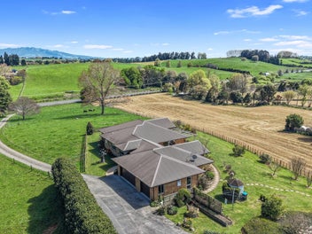 Sun soaked rural living near town