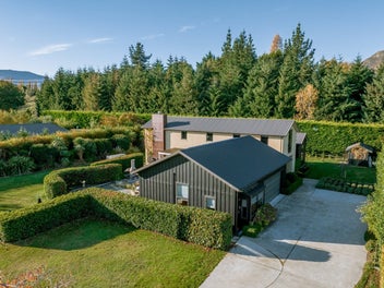 Distinctive design, space and stunning views