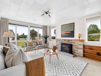 This home has Hart- And the vendor says sell!