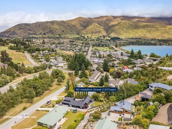 A spacious retreat close to town