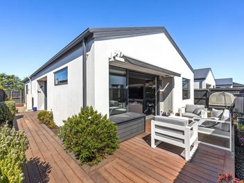 Manakura Magic on the Market!