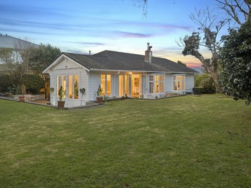 Charming Dress Circle Home