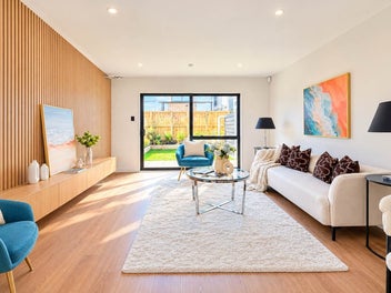 Spacious 2 Beds | Freehold | No body corp