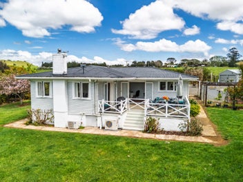 A Little Country Charm, A Lot of Potential!
