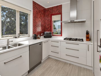 Private Sanctuary Meets Modern Convenience