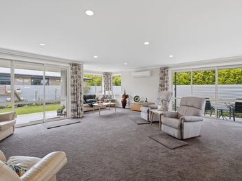 Modern Comfort, Privacy & Rural Views!