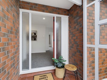 Space, Style & Family Living in Cloverlea!