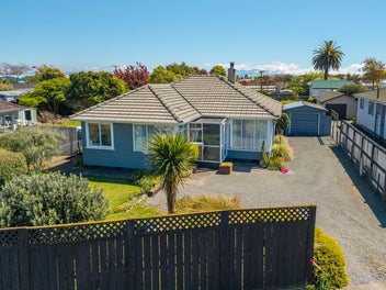 Large Section, Solid Tidy Home, Close to the Beach