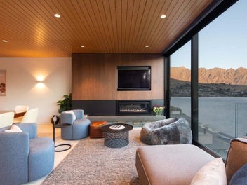 Your luxury Lakeside Sanctuary