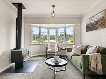 Character, Sunshine & Affordability in Fairfield!