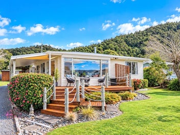 Dreaming of a Beautiful Affordable Lakeside Haven?