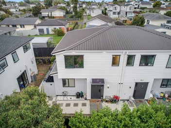 Your Own Little Slice of Wattle Downs!