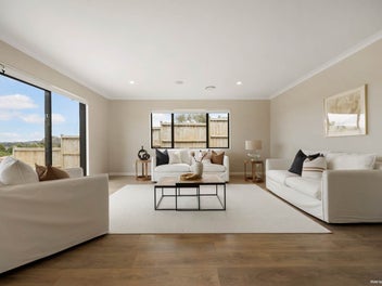 501 m2 Freehold Site + 310 m2 Family Home + Views