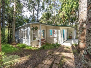 Charming Bush Retreat - Minutes to the Beach