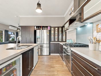 Forever family home - five beds, flow and location