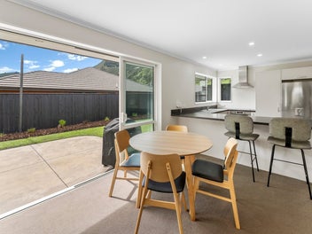 Modern Living, Sunny and Comfortable!