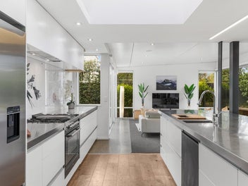 Architectural Luxury & Streamfront Serenity