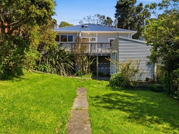Easy living, Great Location!