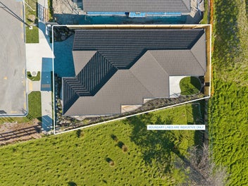 Sparkling new Sensation home backing onto farm