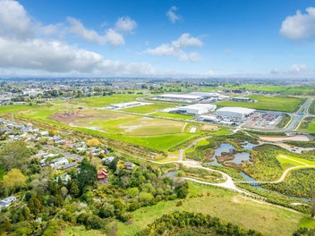 ACREAGE ON THE CITY'S DOORSTEP