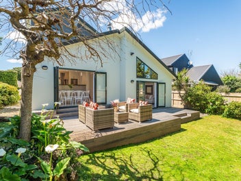 Freehold & fully refurbished