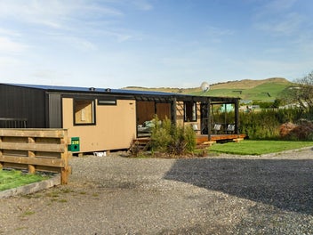 Your Ultimate Riverton Escape!