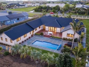 Country Peace, City Convenience, Massive Home