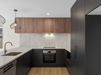 Stylish Turnkey Living in Earlsbrook