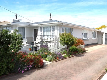 Spacious Home & Oasis to Enjoy!