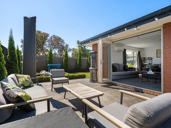 Freehold Title - Double Glazed Delight