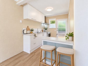 Tidy Brick & Tile Unit in Fabulous Location