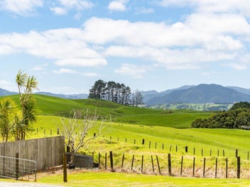 Escape to your own slice of rural paradise!!